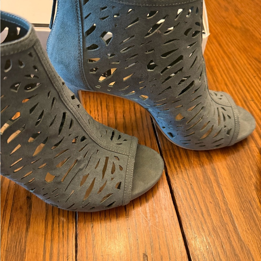 WHBM Stacey Wintergreen Suede Laser-Cut Booties – Size 8.5